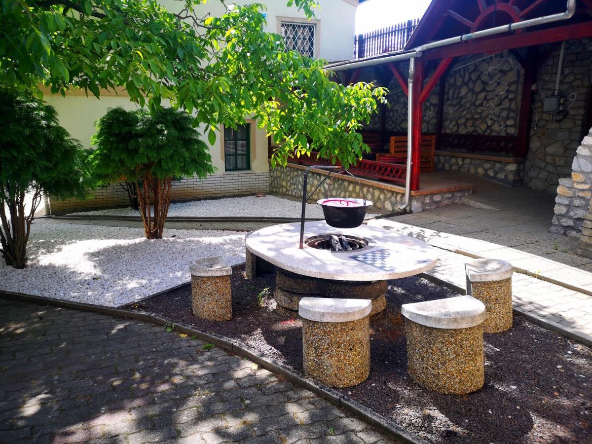 Zoeld Sziget Wellness Acomodação com café da manhã Egerszalók Exterior foto